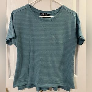 Women’s North Face top